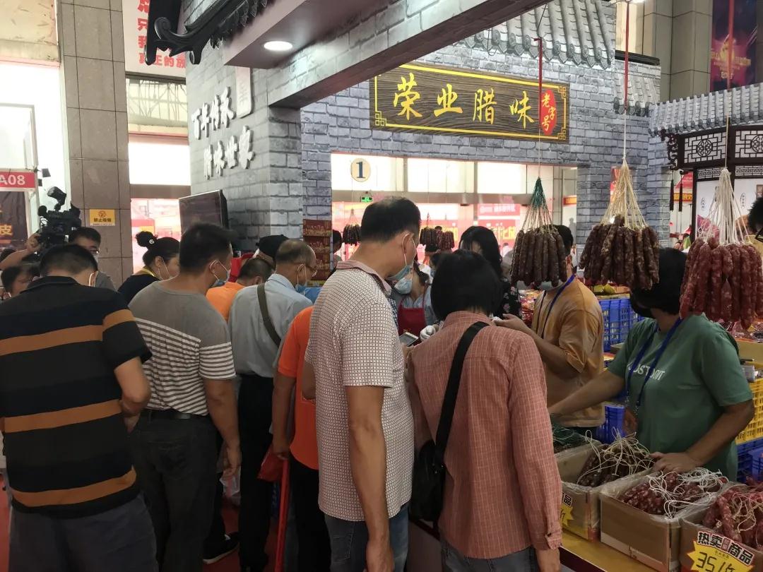 中山首屆黃圃臘味美食文化旅游節開幕，榮業食品華麗亮相，受到熱烈追捧