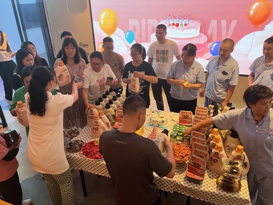 見證幸福 共度美好 | 榮業開展職工集體生日會